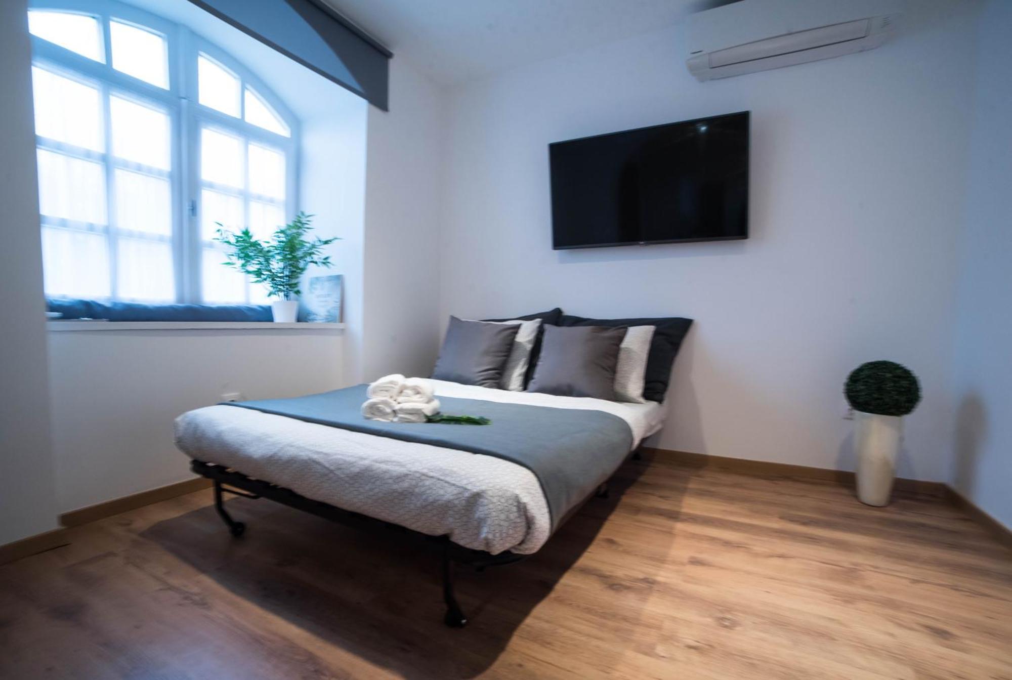 Pintes 38 Apartment Dunaújváros Екстериор снимка